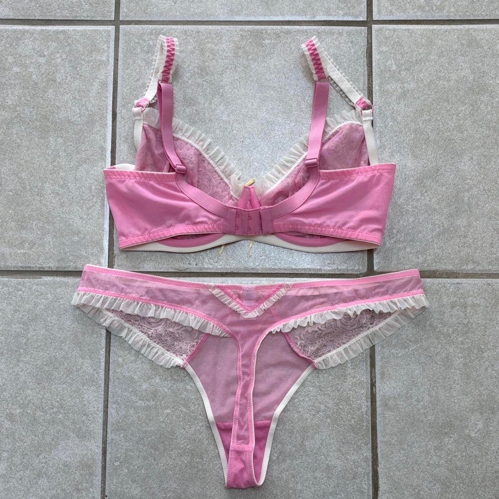 Pink VS Lingerie Set - Picture 2 of 5